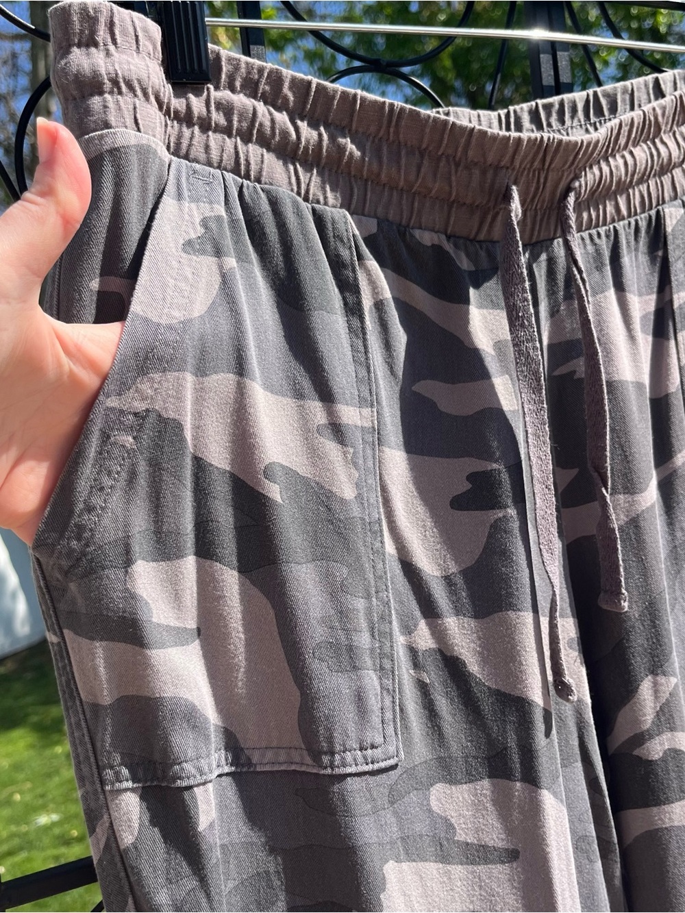 Splendid Women’s Gray Camo Casual Comfy Jogger High Rise Lounge Pants Size M - Picture 3 of 7